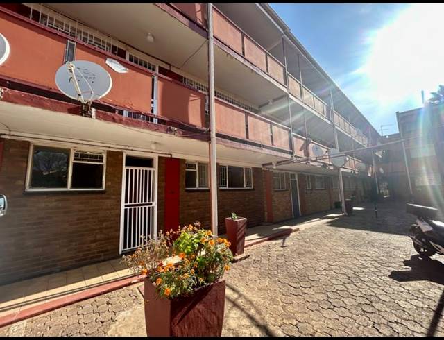 2 BEDROOM APARTMENT FOR SALE IN VANDERBIJLPARK CW 3